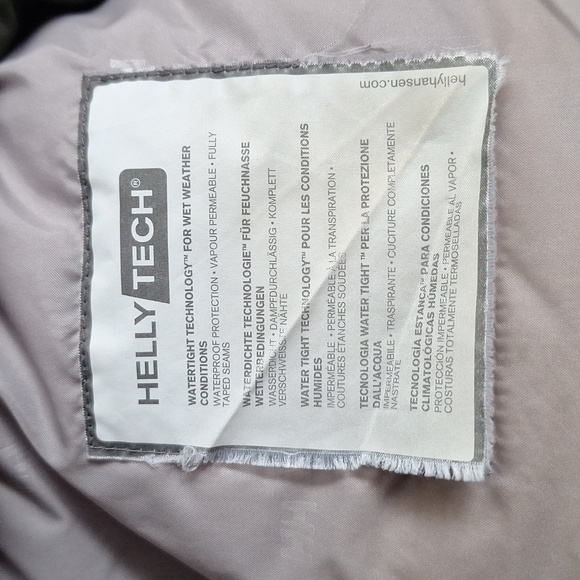 Helly Hansen Ski/Snowboard jacket - Picture 15 of 17